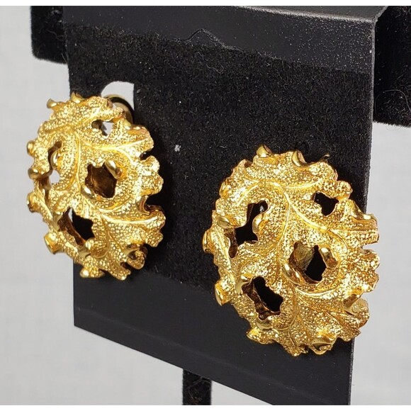 Vintage Signed Crown Trifari Gold Tone Oak Leaf Retro Statement Clip On Earrings - Picture 4 of 12
